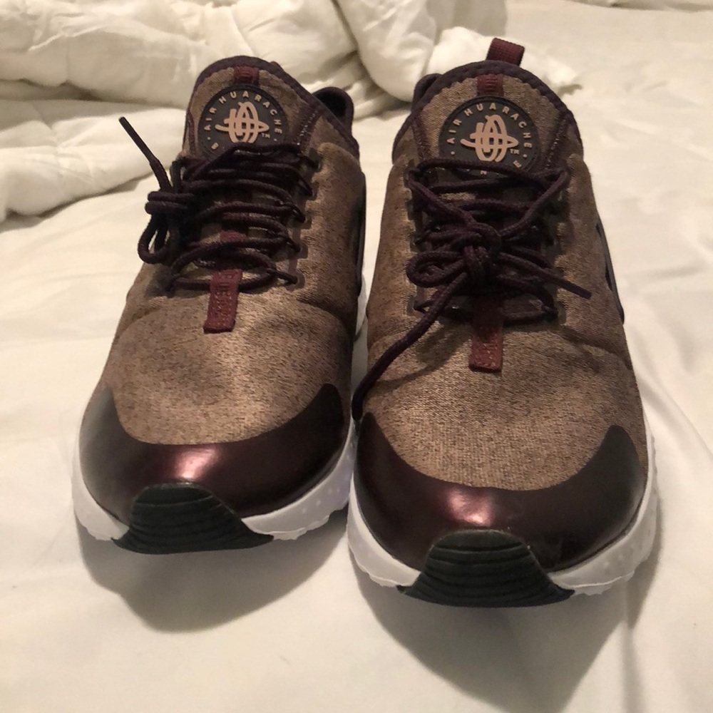 Nike Air Huaraches. Never been worn.